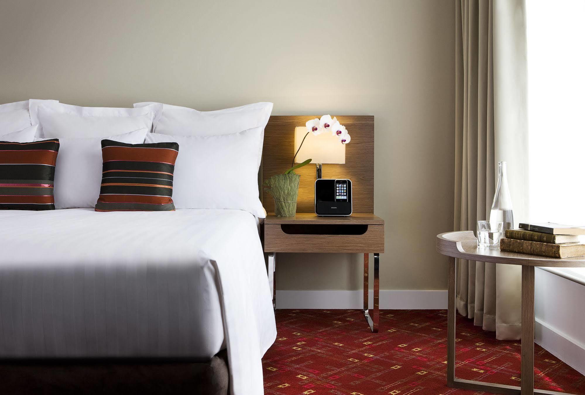 Melbourne Marriott Hotel Bagian luar foto