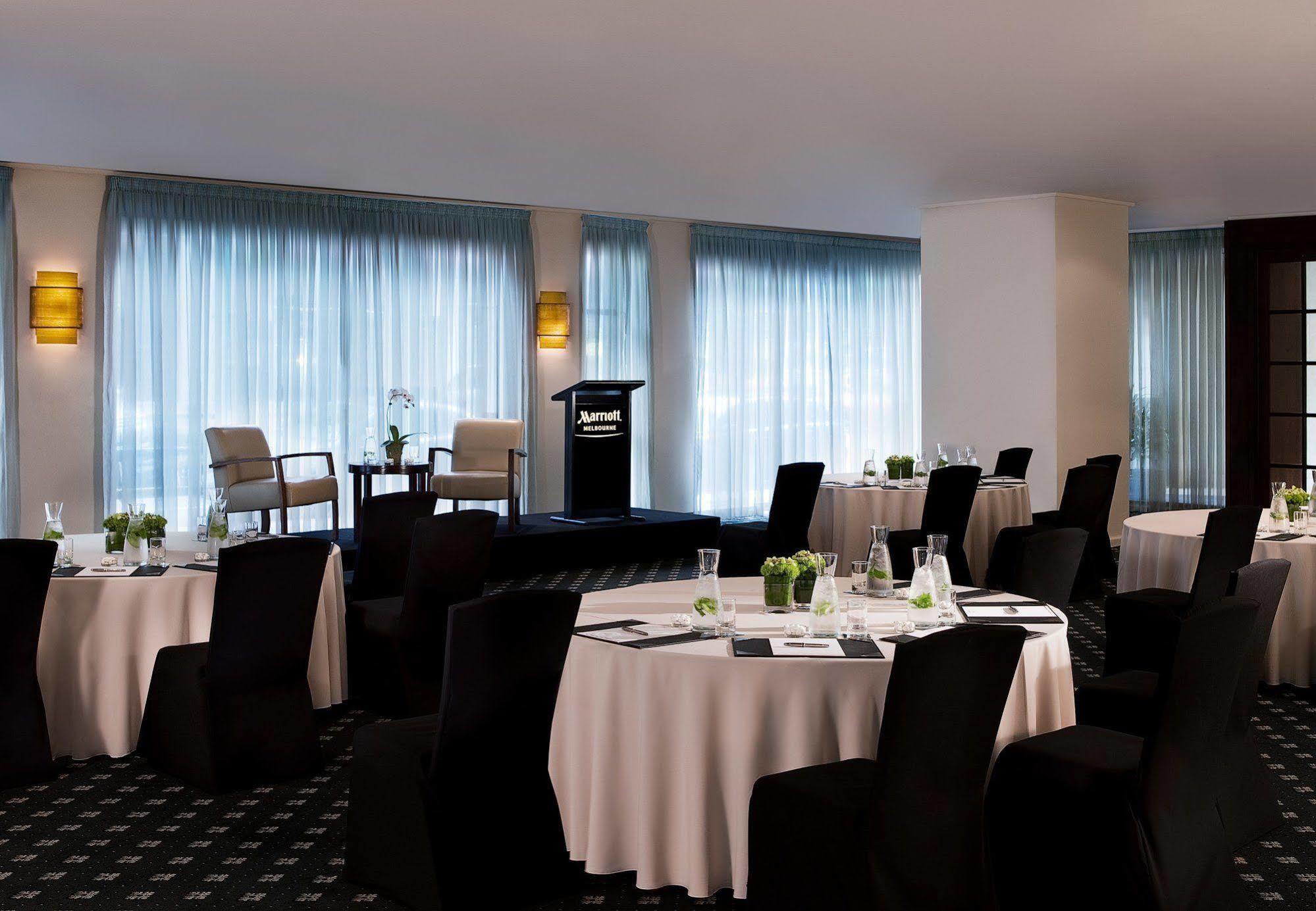 Melbourne Marriott Hotel Bagian luar foto