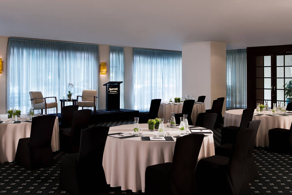 Melbourne Marriott Hotel Bagian luar foto